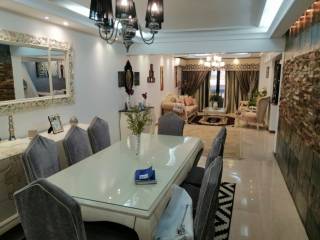 للبيع شقة متوضبة ابراج قشلاق السواحل غير مجروحة