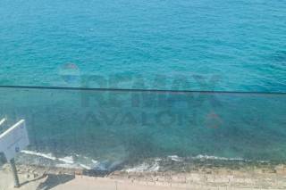 شقة للبيع في الإبراهيمية خطوات من البحر