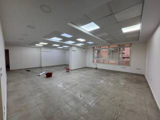 مكتب 400م رخصه اداري للايجار في المهندسين من لبنان