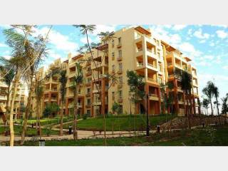 للبيع شقةبحديقةومدخل خاص كمبوند جاردن هيلز اكتوبر