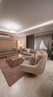 فى شارع مصدق الرئيسى 200م الدقي برج حديث شقة للبيع