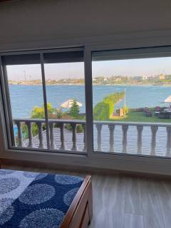 للبيع فيلا بمارينا بحيره صخرية