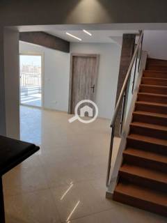 شقة بنتهاوس للبيع كمبوند جاردن هيلز6اكتوبر التوسع