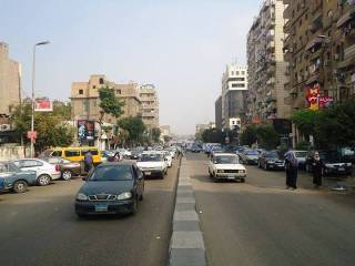 مطلوب محلات أو دور ارضي بالعباسية 01002333702