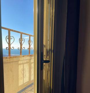 فرصة نادرة للبيع بكامب شيزار مساحة كبيرة