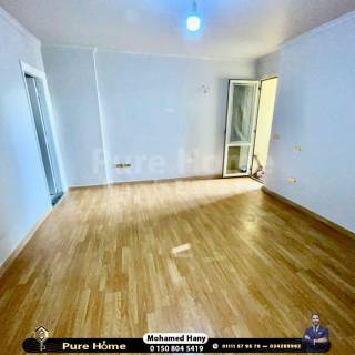 شقة للايجار سموحة شارع فوزي معاذ مباشر