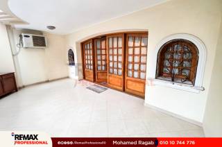 شقة للبيع 300 متر سموحه ش الخمسين