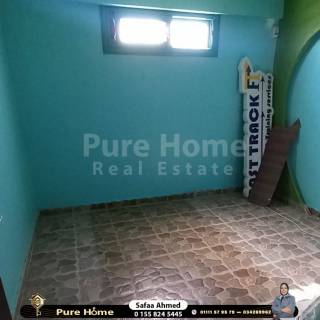 شقـــــــــــــة لقـــــــــــــطة بطلات مفتوحة