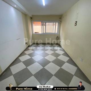 شقـــــــــــــة لقـــــــــــــطة بطلات مفتوحة