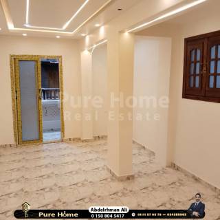 شقه للبيع 170 متر المندرة علي البحر مباشرة
