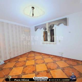 شقه للايجار سموحة شارع زكي رجب
