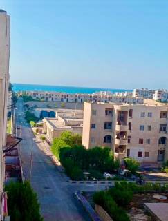 شقه فيو بحر بالفرش للبيع بالساحل الشمالي