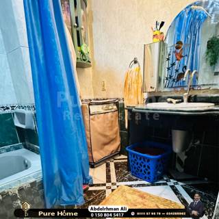 شقة للبيع جناكليس خطوات من شارع ابو قير