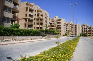 شقه للبيع فى السياحيه الشمالية خلف نادي الصيد